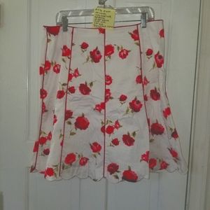 596 NWOT Methode Sexy White Red Roses Red Skirt 10